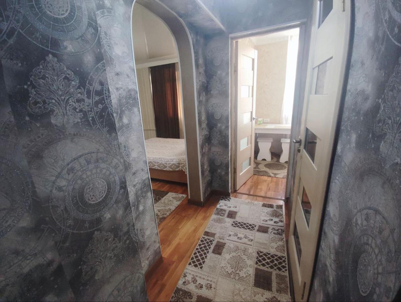 Appartamento Комфортная Квартира Для 2Х Персон Bishkek Esterno foto